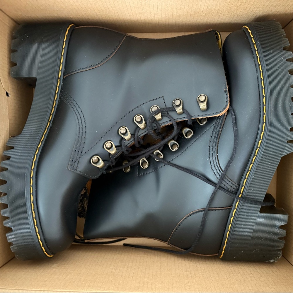 Brand New Leather Vintage Style Doc Martens
